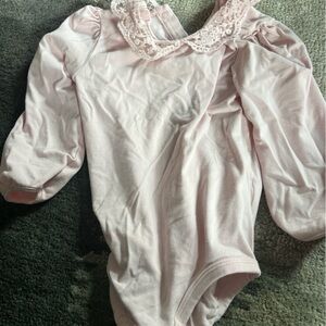 Cute girls shirt with lace collar
